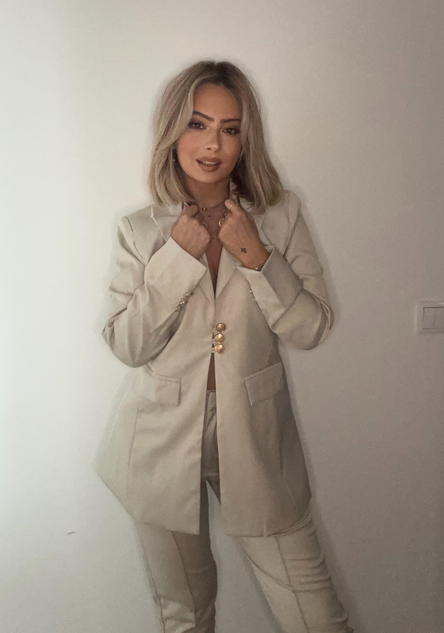 Fato com Blazer oversized com botões dourados