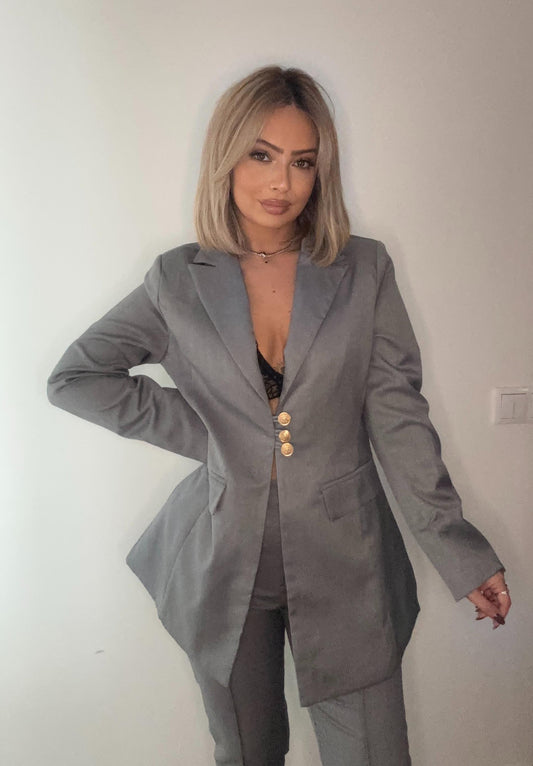 Fato com Blazer oversized com botões dourados